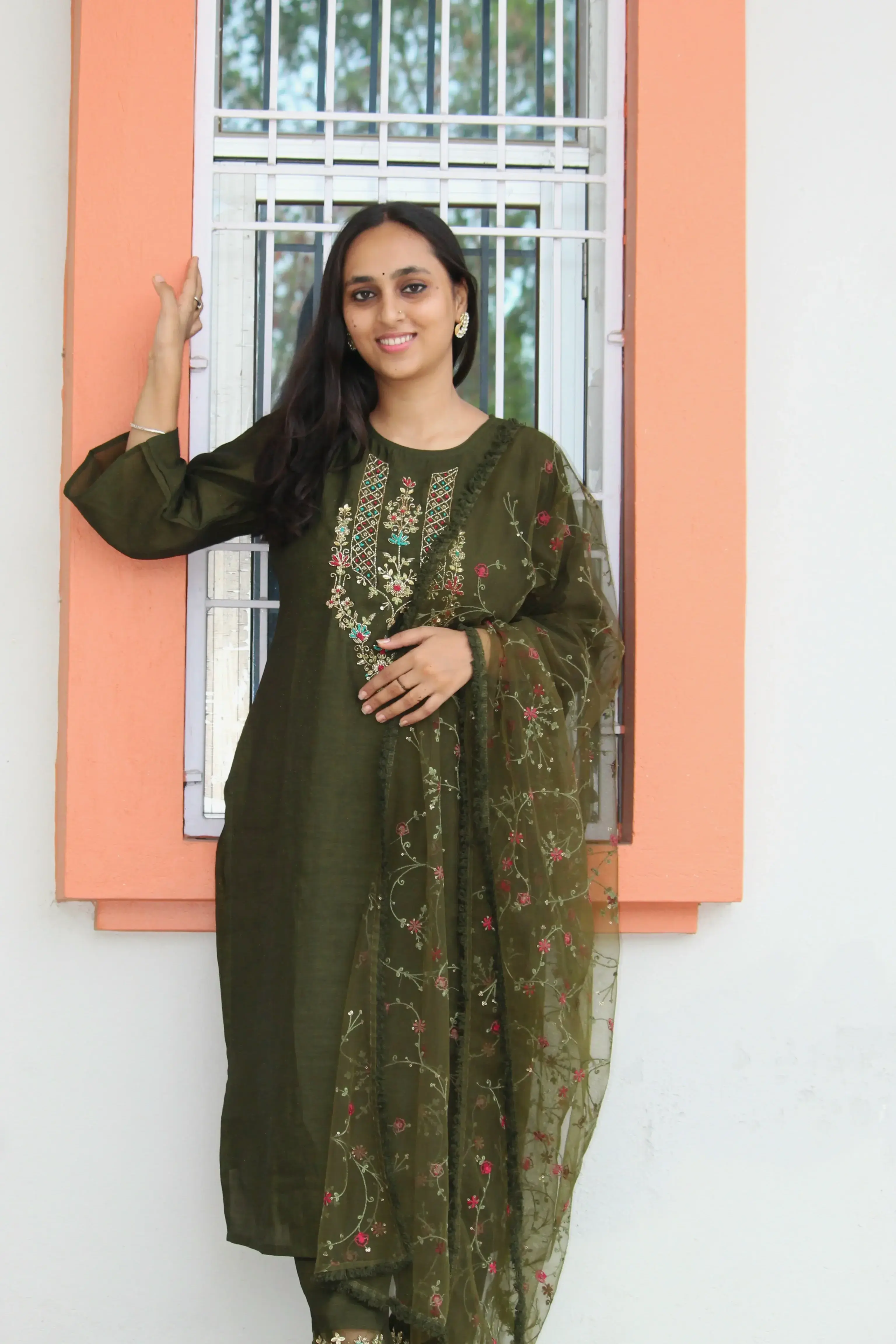 /storage/photos/1/Products/Suit/mehendi suit (2).webp